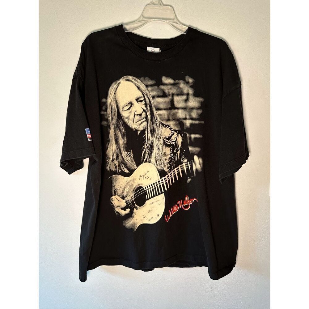 Willie Nelson black short sleeve graphic tee playing guitar size 2XL. #10-1442 - Picture 1 of 5